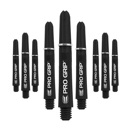 Target Pro Grip Shafts - 3 sady - Black Das Bild zeigt neun schwarze Pro Grip Shafts für Dartpfeile in drei unterschiedlichen Längen. Die Shafts sind mit dem weißen Schriftzug "PRO GRIP" und einem Blatt-Symbol bedruckt.