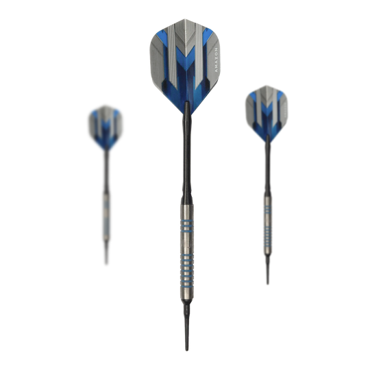 Měkké šipky McDart 85 Tungsten V1 - 17g Das Bild zeigt drei Softdarts des Modells „McDart 85er Tungsten V1 Softdarts - 17g“. Die Darts haben blaue und silberne Akzente sowie schwarze Spitzen und Flügel.