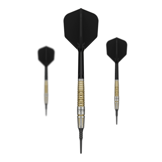 Měkké šipky Target Japan Black Marque Warrior - 18,5 g Das Bild zeigt drei Softdarts des Produkts "Target Japan Black Marque Warrior" mit einem Gewicht von 18,5 g. Die Darts haben schwarze Flights und gold-silberne Barrels.