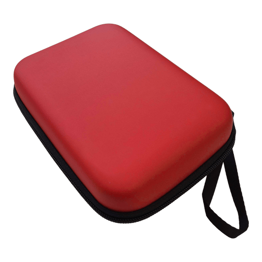 Pouzdro na šipky McDart System-4 Hier wird ein Dartcase in der Farbe Rot dargestellt. Das Etui kann für den Transport von Darts verwendet werden.