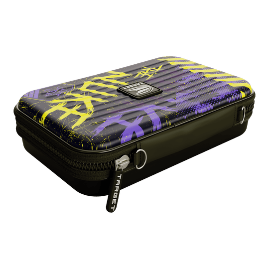 Pouzdro na šipky Target Takoma Luke Littler XL Das Bild zeigt das Target Takoma Luke Littler XL Dartcase. Es ist ein großes Dartcase für die sichere Aufbewahrung von Dartpfeilen.