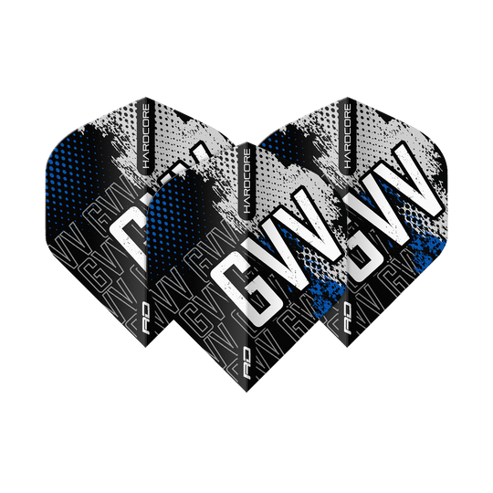 Das Bild zeigt drei Dart-Flights des Produkts "Red Dragon Hardcore Gian Van Veen Blue Premium No2 Standard Flights". Die Flights haben ein schwarzes, weißes und blaues Design mit den Buchstaben "GVV" und dem Schriftzug "Hardcore".