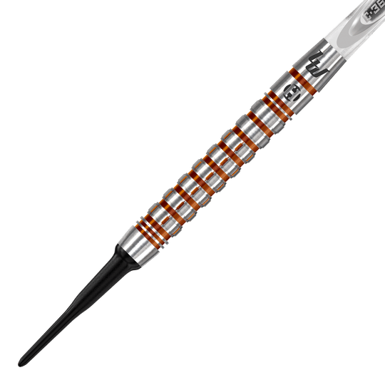 Harrow's Luke Woodhouse Series 2 měkké šipky - 18g Das Bild zeigt einen Harrows Luke Woodhouse Series 2 Softdart mit einem Gewicht von 18g. Der Dart hat einen silbernen Griff mit auffälligen orangefarbenen Ringen und einer schwarzen Kunststoffspitze.