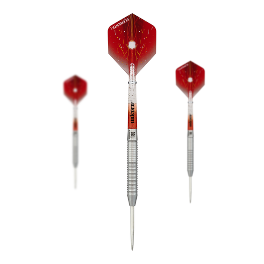Steeldarts Unicorn Core XL Striker Style 1 - 22g Das Bild zeigt drei Steeldarts des Produkts "Unicorn Core XL Striker Style 1" mit einem Gewicht von 22g. Die Darts haben silberne Spitzen und Schäfte sowie rote Flights mit einem auffälligen Muster.