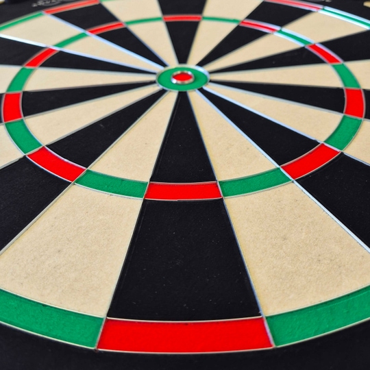 Bulls NL Advantage 8 ocelový terč na šipky Abgebildet ist das Bulls NL Advantage 8 Steeldartboard. Das Dartboard bietet professionelle Qualität für das Dartspiel.