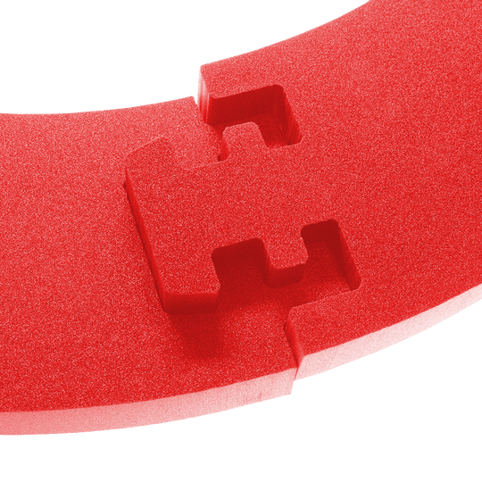 DBSrot2020_McDart_Catchring_Premium_Made_in_Germany_Edition_2020_Rot_4 Das Bild zeigt einen roten Catchring aus Schaumstoff mit einer Steckverbindung. Es handelt sich um das Produkt „McDart Catchring Premium Rot - Made in Germany Edition“.