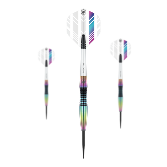 Ocelové šipky Winmau Elektra Das Bild zeigt drei Winmau Elektra Steeldarts mit weißen Flights und bunten, metallischen Schäften. Die Darts sind modern gestaltet und haben schwarze Spitzen.