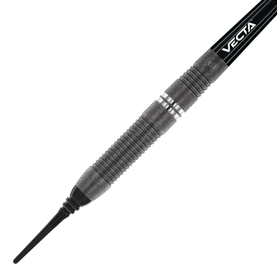 Das Bild zeigt einen Winmau Callisto 03 Softdart mit einem Gewicht von 20g. Der Dart hat ein modernes, schwarzes Design mit silbernen Ringen und strukturierter Griffzone.