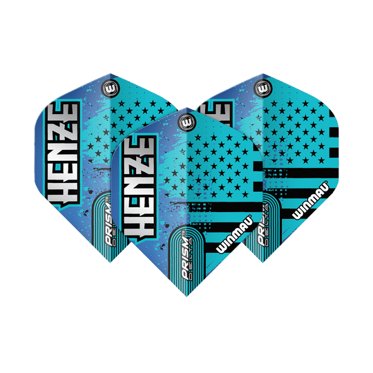 Standardní lety Winmau Prism Delta Rick Henze Das Bild zeigt drei Winmau Prism Delta Rick Henze Standard Flights für Darts. Die Flights sind in Blau- und Schwarztönen gestaltet und mit dem Namen "Henze" sowie Sternenmotiven bedruckt.