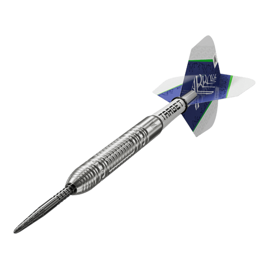 Ocelové šipky Target Shane McGuirk GEN1 Swiss Point - 23g Das Bild zeigt den Target Shane McGuirk GEN1 Swiss Point Steeldart mit einem Gewicht von 23g. Der Dart hat ein silbernes, geriffeltes Barrel und blaue Flights mit weiß-grünen Akzenten.
