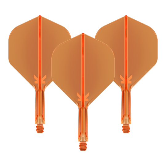 Standardní letový systém Target K-Flex No2 - neonově oranžový Das Bild zeigt drei neonorange Dartflights mit Shafts. Sie sind in einer Reihe nebeneinander angeordnet und haben eine transparente Optik.