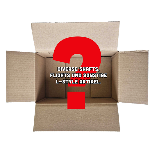 McDart Mystery Box – styl L Das Bild zeigt einen offenen Karton mit einem großen roten Fragezeichen darin. In der Mitte steht der Text: "Diverse Shafts, Flights und sonstige L-Style Artikel."