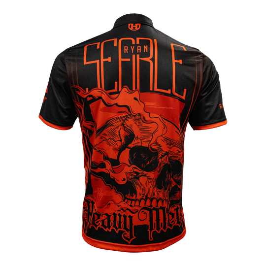 Harrowovo tričko s heavy metalovým hráčem Ryanem Searlem Abgebildet ist das Harrows Ryan Searle Heavy Metal Playershirt. Dieses Shirt ist für professionelle Dartspieler geeignet.