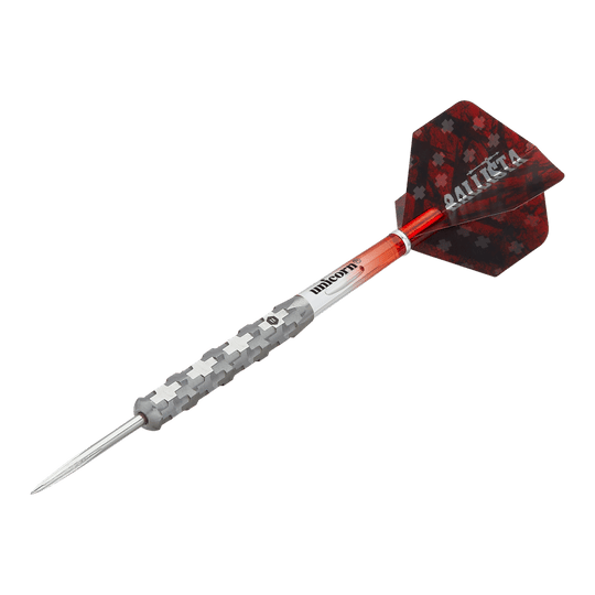 Ocelové šipky Unicorn Ballista Style 1 Dies ist ein Steeldart aus der Produktreihe "Unicorn Ballista Style 1". Er hat einen silbernen, strukturierten Schaft und rote Flights mit Muster.