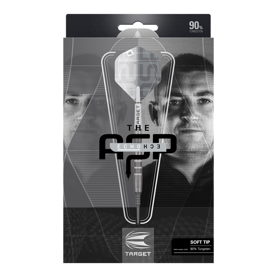 Měkké šipky Target Nathan Aspinall X Echo - 18g Auf dem Bild ist die Verpackung des Produkts „Target Nathan Aspinall X Echo Softdarts - 18g“ zu sehen. In der Mitte der Verpackung befindet sich ein Softdart mit der Aufschrift „TARGET“ und im Hintergrund sind zwei Gesichter abgebildet.