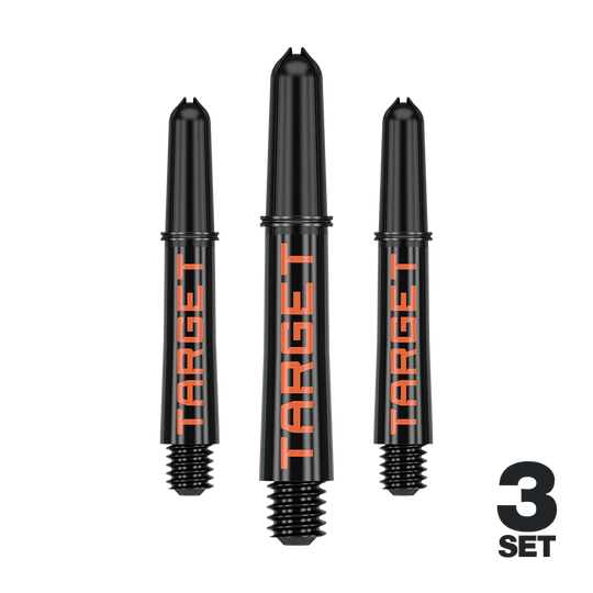 Násadky Target Pro Grip TAG - 3 sady - černo-oranžové Auf dem Bild sind drei schwarze Dartschäfte mit orangener "TARGET"-Aufschrift zu sehen. Unten rechts steht "3 SET", was darauf hinweist, dass es sich um ein Set aus drei Stück handelt.