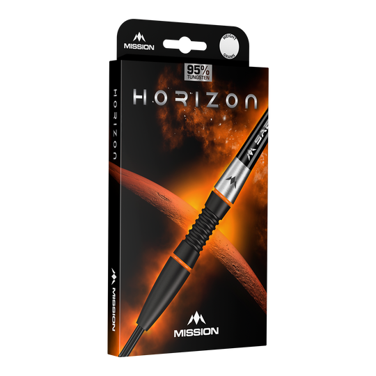 Mission Horizon Black PVD Orange Steeldarts sind zu sehen. Das Bild hebt die schwarze und orange Farbgebung hervor.