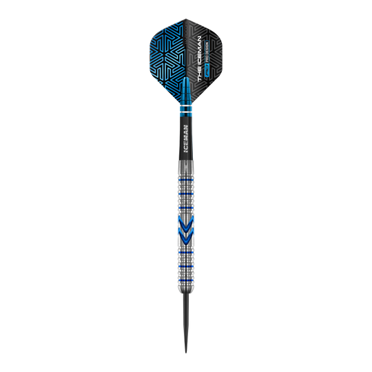 Ocelové šipky Red Dragon Gerwyn Price Iceman Midnight Edition Das Bild zeigt einen Steeldart aus der Serie "Red Dragon Gerwyn Price Iceman Midnight Edition". Der Dart hat ein silbernes und blaues Design mit schwarzen Akzenten auf dem Flight.