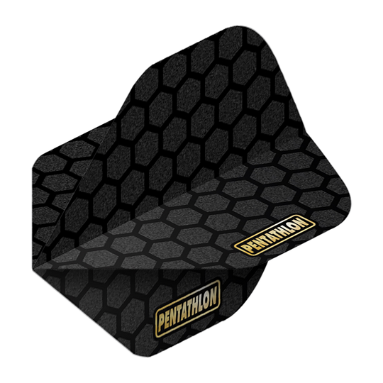 Lety v pětiboji RT Honeycomb Das Bild zeigt ein Dartflügel mit dem Namen „Pentathlon RT Honeycomb No2 Standard Flights“. Das Design ist schwarz mit einem grau-schwarzen Wabenmuster und dem Pentathlon-Logo.