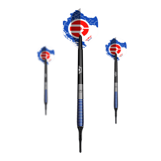 Měkké šipky Bulls NL Romeo Grbavac - 19g Das Bild zeigt drei Softdarts des Modells "Bulls NL Romeo Grbavac 19g". Die Darts haben blaue und silberne Griffe sowie Flights mit einem blau-weißen Muster und rotem Logo.