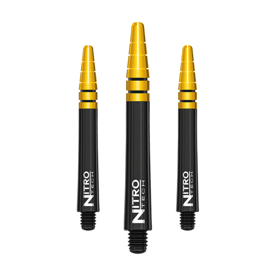 C702_Red_Dragon_Nitrotech_Black_Gold_Shafts_42mm_1yuXyG2HE4k3Js Auf dem Bild sind drei schwarze und goldene Dartshafts zu sehen, auf denen "NITRO TECH" steht. Sie stehen aufrecht nebeneinander vor weißem Hintergrund.