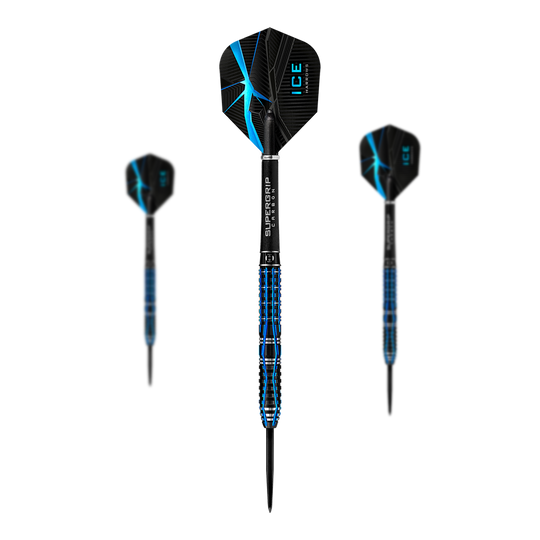 Harrows Ice Recut Steel Šipky Das Bild zeigt drei Steeldarts des Modells "Harrows Ice Recut". Die Darts sind schwarz mit blauen Akzenten und besitzen Flights mit einem Eismuster.