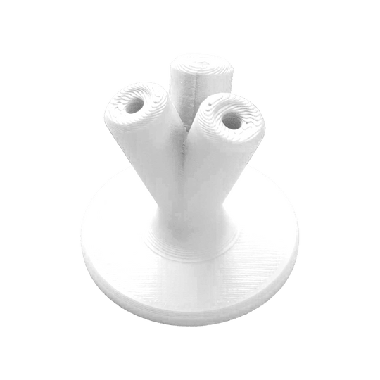 Das Bild zeigt einen kompakten Darthalter in Weiß. Es handelt sich um das Modell '678_NYTStudio_Compact_Darthalter_Wei_2'.