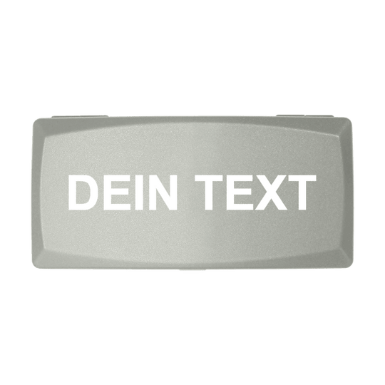 ABS krabice s vlastním potiskem Auf dem Bild ist eine graue Box zu sehen. Auf der Box steht in weißen Buchstaben "DEIN TEXT".