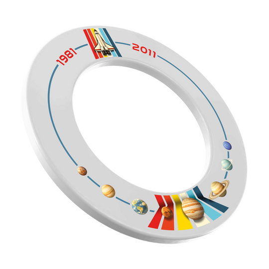 Obklopení terče raketoplánu McDart Zu sehen ist der McDart Weltraum Shuttle Dartboard Surround. Er sorgt für zusätzlichen Schutz rund um die Dartscheibe.