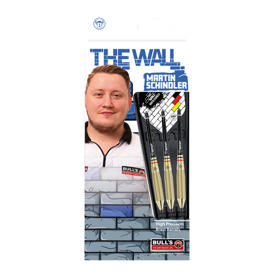 Býci Martin Schindler The Wall Mosazné ocelové šipky Auf dem Bild ist die Verpackung der "Bulls Martin Schindler The Wall Brass Steeldarts" zu sehen. Sie zeigt ein Foto von Martin Schindler sowie drei Steeldarts mit Messing-Barrels.