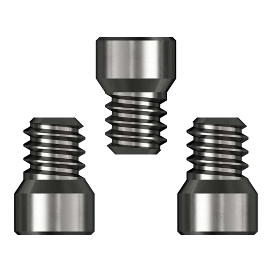 Kohoutky systému Caliburn Das Bild zeigt drei Caliburn System Spigots mit einem Durchmesser von 2,33 mm. Sie sind aus Metall gefertigt und haben ein Gewinde auf einer Seite.
