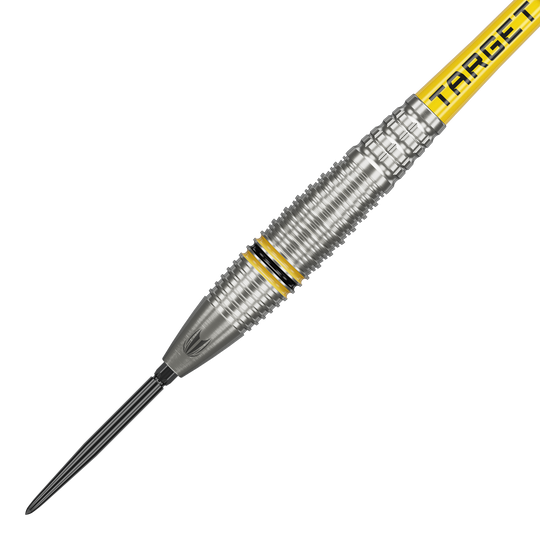 Das Bild zeigt einen Target Scott Williams GEN2 Swiss Point Steeldart. Der Dart ist silberfarben mit gelben und schwarzen Akzenten sowie der Aufschrift "TARGET" auf dem Schaft.