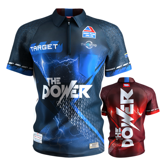 Das Bild zeigt zwei Dartshirts mit dem Aufdruck "THE POWER" von Target Coolplay Phil Taylor 2025. Eines der Shirts ist hauptsächlich blau, das andere rot, beide mit auffälligen Blitzdesigns.