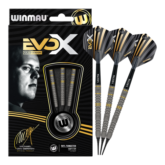 Winmau Michael Van Gerwen Evo-X měkké šipky - 20g Das Bild zeigt das Produkt "Winmau Michael Van Gerwen Evo-X Softdarts - 20g" in seiner Verpackung. Neben der Verpackung sind drei zusammengebaute Softdarts mit schwarz-goldenem Design zu sehen.