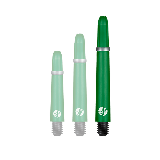 Karbonové násady Shot Koi - zelené Auf dem Bild sind drei grüne Dartschäfte in unterschiedlichen Längen zu sehen. Sie haben schwarze Gewinde und silberne Ringe.