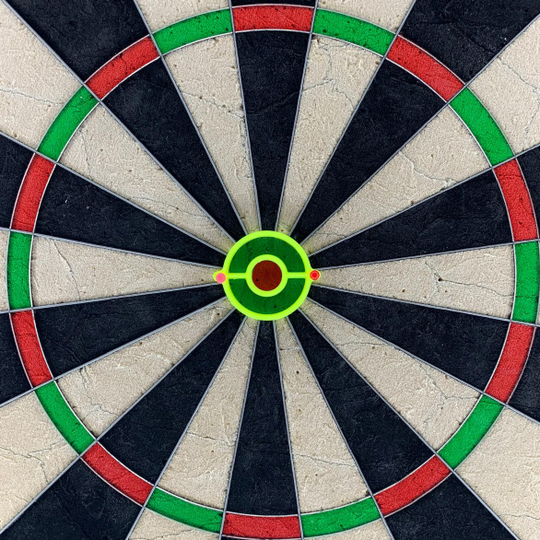 Tréninkové segmenty pro šipky - Bullseye Das Bild zeigt das Produkt 'Dart Practice Segments - Bullseye'. Es handelt sich um ein Trainingssegment für Dartspieler mit Fokus auf das Bullseye.