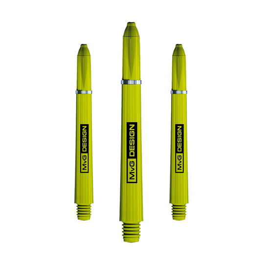 7100_Winmau_Nylon_Ring_Grip_MvG_Design_Shafts_46mm_1 Das Bild zeigt drei gelbe Winmau Nylon Ring Grip MvG Design Shafts. Auf jedem Schaft steht der Schriftzug "MvG DESIGN" vertikal.