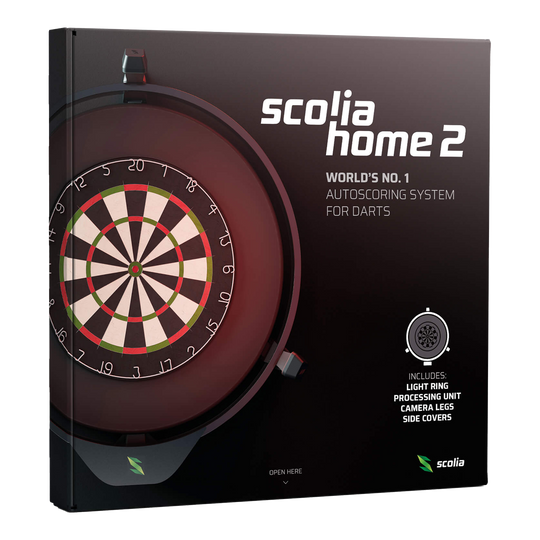 Auf dem Bild ist die Verpackung des Produkts "Scolia Home 2 Electronic Score System mit Beleuchtungsring" zu sehen. Es handelt sich um ein automatisches Zählsystem für Dartspiele mit Licht, Kamerabeinen und Abdeckungen.