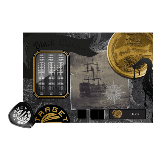 Ocelové šipky Target Japan Black Marque Blaze Swiss Point - 23g Das Bild zeigt die Target Japan Black Marque Blaze Swiss Point Steeldarts - 23g. Die Darts sind für das Steeldart-Spiel konzipiert und haben ein elegantes, schwarzes Design.