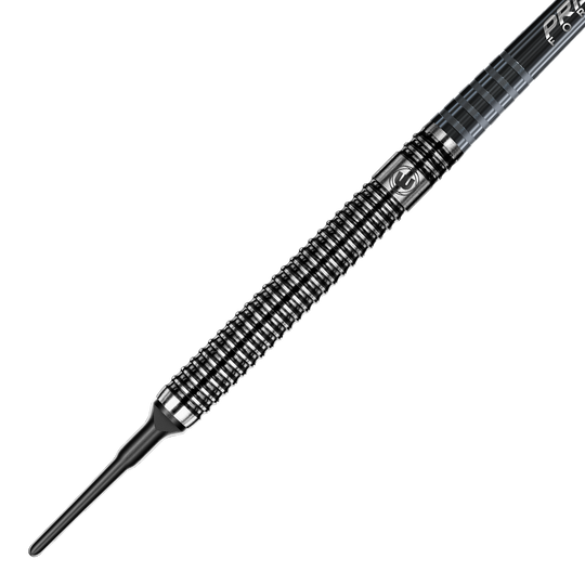 2061-20-Winmau-Blackout-Tungsten-Softdarts-2 Das Bild zeigt einen Winmau Blackout Tungsten Softdart. Der Dart ist aus schwarzem Metall gefertigt und hat eine geriffelte Oberfläche für besseren Halt.