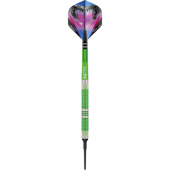Das Bild zeigt einen Softdart der Marke "Red Dragon Peter Wright Snakebite Mamba 2". Der Dart hat ein auffälliges grünes Griffstück und eine Flight mit Schlangenmotiven.