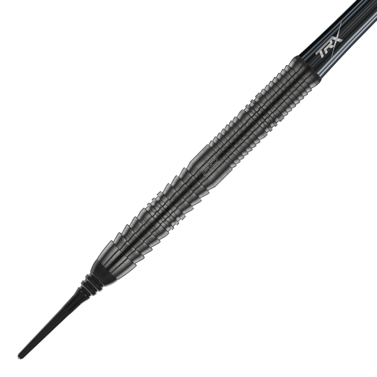 Dies ist ein Red Dragon Seren 1 Onyx Softdart mit einem Gewicht von 20g. Der Dart hat ein schlankes, schwarzes Design mit griffiger Oberfläche.