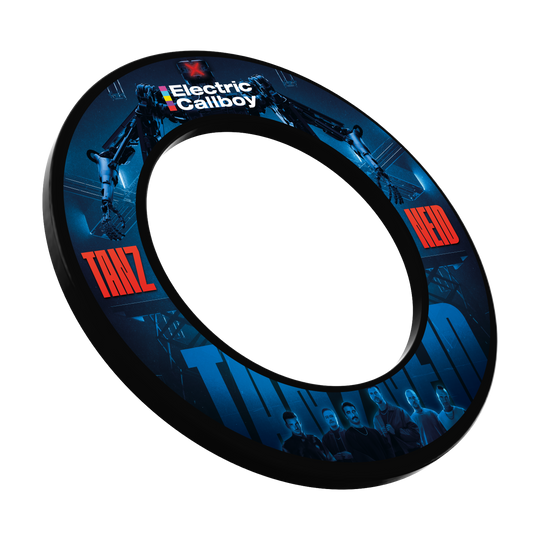 Surround terč Electric Callboy Dance Envy Vermutlich wird das Produkt 'EC01 Electric Callboy Tanzneid Dartboard Surround 1' abgebildet. Dieses Produkt schützt die Wand hinter dem Dartboard.