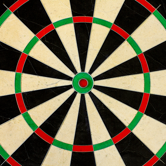 79403_Unicorn_Eclipse_Pro_Dartboard_3 Unicorn Eclipse Pro Dartboard ist als runde Scheibe abgebildet. Die Felder und Einteilungen sind sichtbar.