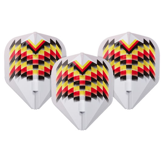 Das Bild zeigt drei weiße Dartflights mit einem auffälligen Muster in Schwarz, Rot und Gelb. Das Design erinnert an die Farben der deutschen Flagge und ist symmetrisch angeordnet.
