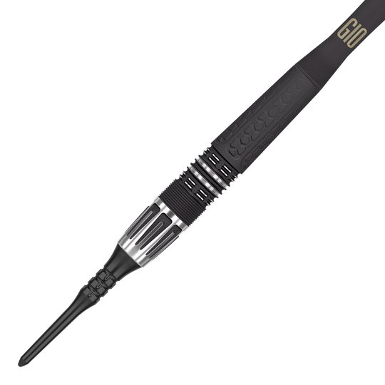 Měkké šipky Target Phil Taylor Power 9Five GEN10 Das Bild zeigt einen modernen Softdartpfeil mit schwarzem und silbernem Design. Auf dem Griffstück steht die Aufschrift "G10".