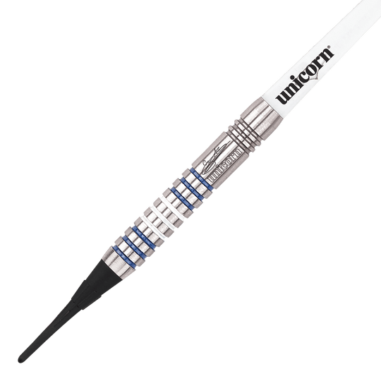 Měkké šipky Unicorn Silver Star Var.3 Gary Anderson Das Bild zeigt die Unicorn Silver Star Version 3 Gary Anderson Softdarts. Drei silberne Dartpfeile liegen nebeneinander auf weißem Hintergrund.