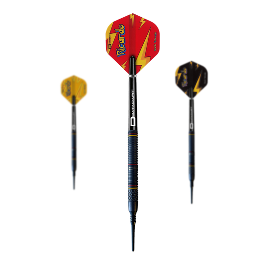 Auf diesem Bild ist das Set der Datadart Ricardo Pietreczko Pikachu Softdarts - 21g zu sehen. Es handelt sich um hochwertige Softdarts für ambitionierte Spieler.
