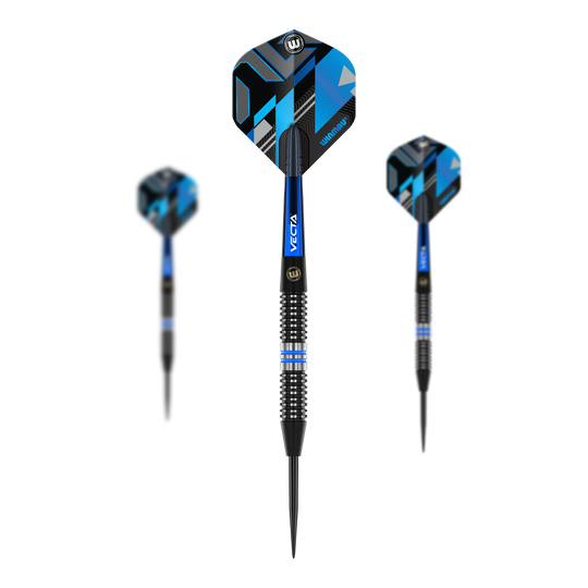 Ocelové šipky Winmau Galactics Das Bild zeigt drei Winmau Galactics Steeldarts mit schwarzem, blauem und silbernem Design. Die Darts haben auffällige Flights mit geometrischen Mustern in Blau und Schwarz.