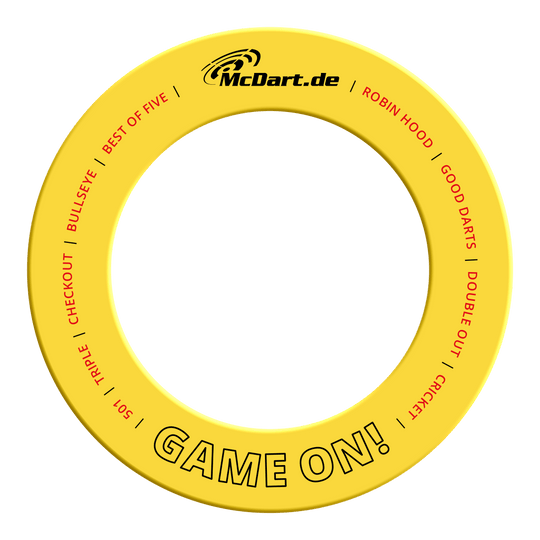 McDart Game On Dartboard Surround Abgebildet ist das Produkt MSF-B4_McDart_Game_On_Dartboard_Surround_Gelb_2. Es sieht aus wie ein gelber Dartboard Surround mit der Aufschrift 'Game On'.